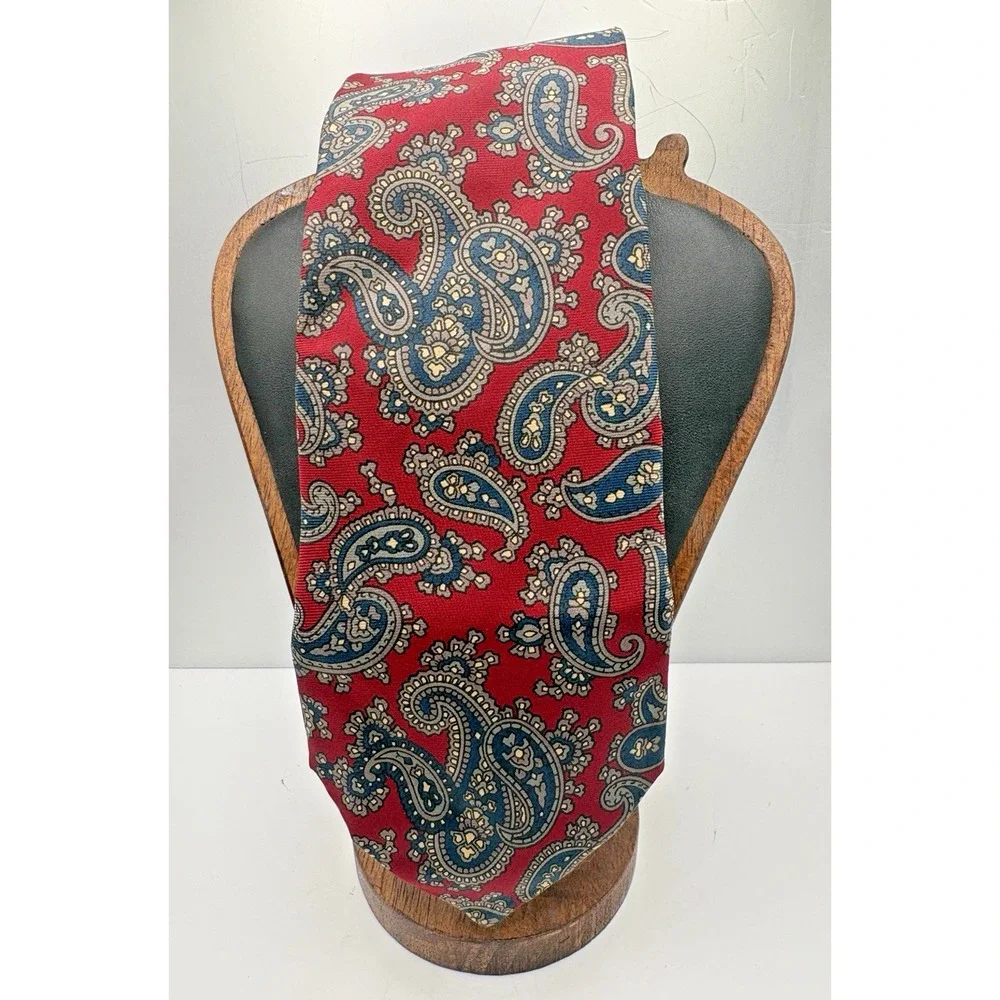 Red Paisley Valentino Cravatte Silk Tie Made in USA Italian Material Vintage